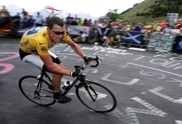 Lance Armstrong (USA US Postal Service) Radsport Herren Tour de France 2004, Straßenradsport, Straße, Rad, Zeitfahren, Einzelzeitfahren, Bergzeitfahren, Einzelbild Dhuez 16. Etappe Bourg d Oisans - L Alpe d Huez Dynamik,