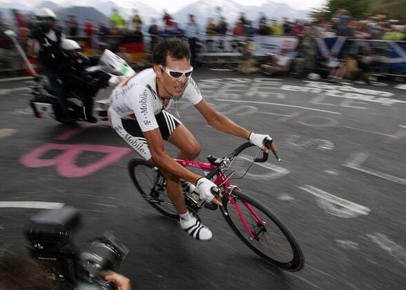 Andreas Klöden (Deutschland T Mobile) Radsport Herren Tour de France 2004, Straßenradsport, Straße, Rad, Zeitfahren, Einzelzeitfahren, Bergzeitfahren, Einzelbild Dhuez 16. Etappe Bourg d Oisans - L Alpe d Huez Dynamik,