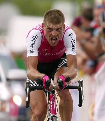 Jan Ullrich (Deutschland T Mobile) Radsport Herren Tour de France 2004, Straßenradsport, Straße, Rad, Zeitfahren, Einzelzeitfahren, Bergzeitfahren, Einzelbild Dhuez 16. Etappe Bourg d Oisans - L Alpe d Huez Anstrengung,