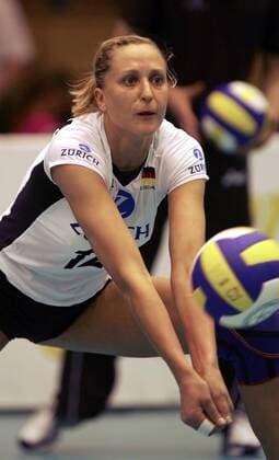 Olessya Kulakova (Deutschland) - Ballannahme Volleyball Länderspiel Damen World Grand Prix 2004, Länderspiel, Nationalmannschaft, Nationalteam, Nationaltrikot Einzelbild Rostock
