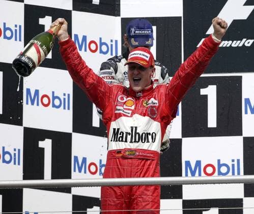Siegerehrung beim GP von Deutschland 2004: Sieger Michael Schumacher (Deutschland Ferrari) stößt einen Jubelschrei aus Motorsport Grand Prix Herren Großer Preis von Deutschland 2004, Formel 1 Weltmeisterschaft, F1, F, GP, WM Einzelbild Hockenheimring Hockenheim Freude, Begeisterung,