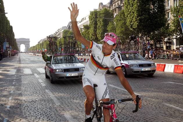 Gesamtzweiter Andreas Klöden (Deutschland T Mobile) auf den Champs Elysees Radsport Herren Tour de France 2004, Straßenradsport, Straße, Rad Einzelbild Elysee 20. Etappe Montereau Fault Yonne - Paris