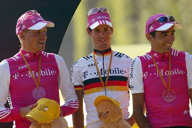 Sieger in der Mannschaftswertung, v. li.: Jan Ullrich, Andreas Klöden (beide Deutschland) und Giuseppe Guerini (Italien alle T Mobile) Radsport Herren Tour de France 2004, Straßenradsport, Straße, Rad Gruppe Teamwertung 20. Etappe Montereau Fault Yonne - Paris
