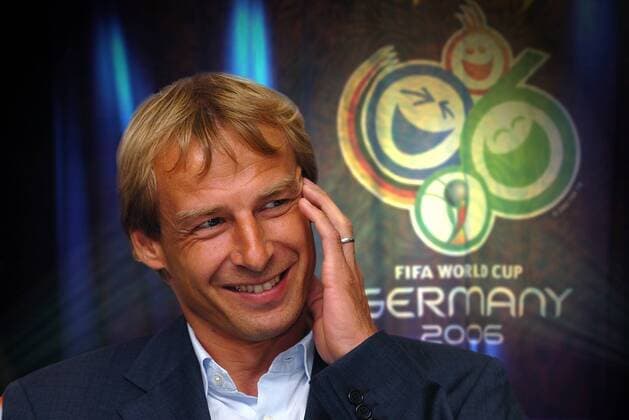 Teamchef Jürgen Klinsmann (Deutschland) wird dieses Amt zumindest bis zur Weltmeisterschaft 2006 ausfüllen Fußball WM Herren Nationalmannschaft 2004, Nationalteam, Vorschau Weltmeisterschaft 2006, Vdig Porträt Frankfurt M.