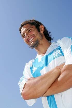 Bixente Lizarazu (Marseille) im Trikot seines neuen Arbeitgebers Fußball Herren Ligue Une 2004 2005, 1. Französische Liga, Olympique de Marseille, OM, Vdig, Einzelbild Pan6721 Marseille Freude,  