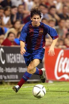 Lionel Messi (Barca) am Ball - PUBLISHING RIGHTS FOR GERMAN MEDIA ONLY Fußball Herren Primera Division 2004 2005, 1. Spanische Liga, FC Barcelona, Saisonvorbereitung, Vorbereitung, Vdig Einzelbild Alicante Dynamik,