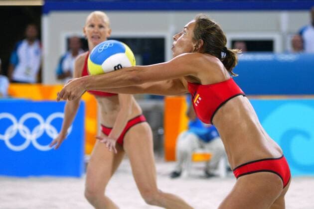 Danja Müsch (Deutschland) - Feldabwehr Beachvolleyball OS Sommer Damen Olympische Sommerspiele Athen 2004, Olympia, Olympiade, Spiele, Beach Einzelbild Faliro, Faliron