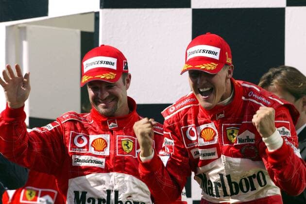 Rubens Barrichello (Brasilien, li.) und Michael Schumacher (Deutschland beide Ferrari) jubeln Motorsport Grand Prix Herren Großer Preis von Ungarn 2004, Formel 1 Weltmeisterschaft, F1, F, GP, WM Gruppe Hungaroring Budapest Begeisterung, Freude,