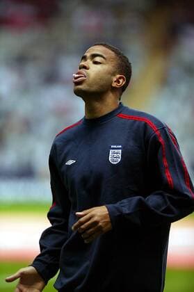 Kieron Dyer (England) balanciert ein Kaugummi auf seiner Zunge Fußball Länderspiel Herren Länderspiel 2004, Testspiel, Test, Freundschaftsspiel, Nationalmannschaft, Nationalteam Einzelbild Newcastle