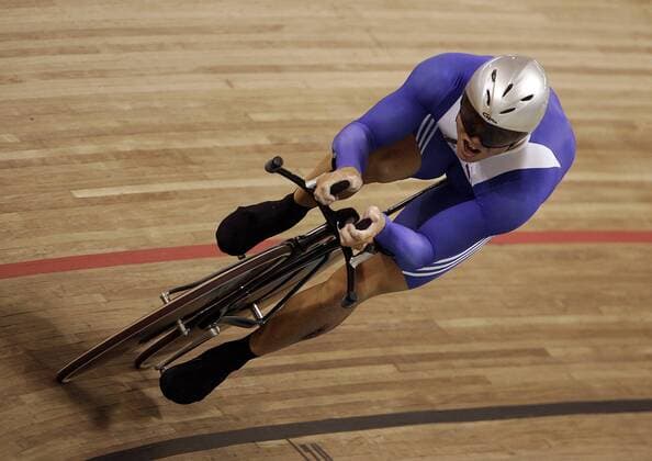 Chris Hoy (Großbritannien) auf den Rad Radsport OS Sommer Herren Olympische Sommerspiele Athen 2004, Olympia, Olympiade, Spiele, Rad, Bahn, Bahnrad, Halle, Indoor Einzelbild Athen