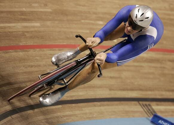 Bradley Wiggins (Großbritannien) auf seinem Rad Radsport OS Sommer Herren Olympische Sommerspiele Athen 2004, Olympia, Olympiade, Spiele, Rad, Bahn, Bahnrad, Halle, Indoor Einzelbild Athen