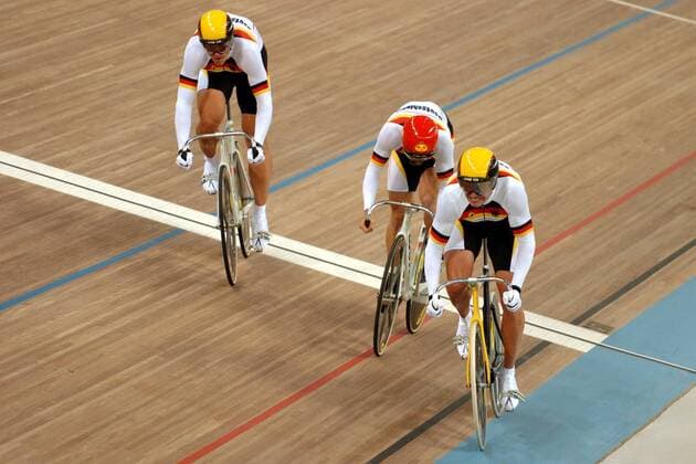 Teamsprint, v.li.: Stefan Nimke, Rene Wolff und Jens Fiedler (alle Deutschland) Radsport OS Sommer Herren Olympische Sommerspiele Athen 2004, Olympia, Olympiade, Spiele, Rad, Bahn, Bahnrad, Bahnradsport, Gruppe Maroussi