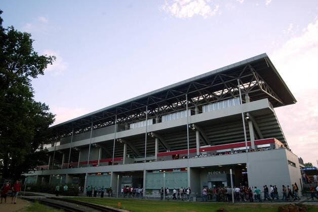 Rückansicht der neuen Tribüne im Cottbuser Stadion der Freundschaft Fußball 2. BL Herren Saison 2004 2005, FC Energie Cottbus Totale Stadion der Freundschaft Cottbus
