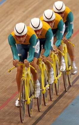 Der australische Bahnvierer mit Graeme Brown, Brett Lancaster, Brad McGee und Luke Roberts Radsport OS Sommer Herren Olympische Sommerspiele Athen 2004, Olympia, Olympiade, Spiele, Rad, Bahn, Bahnrad, Bahnradsport, Gruppe Bradley Maroussi