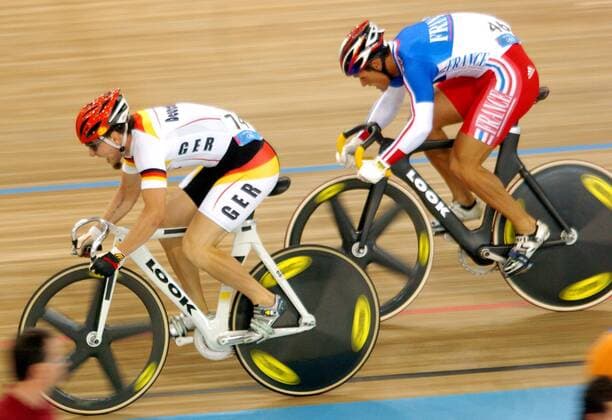 Rene Wolff (Deutschland, li.) gegen Laurent Gane (Frankreich) Radsport OS Sommer Herren Olympische Sommerspiele Athen 2004, Olympia, Olympiade, Spiele, Rad, Bahn, Bahnrad, Bahnradsport Gruppe Maroussi