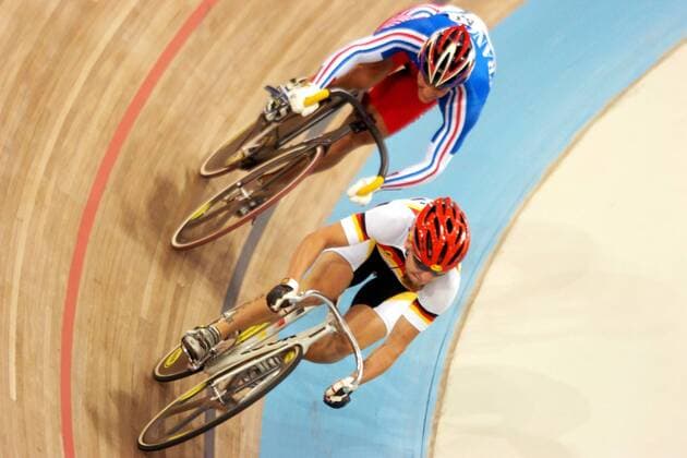 Rene Wolff (Deutschland, vorn) gegen Laurent Gane (Frankreich) Radsport OS Sommer Herren Olympische Sommerspiele Athen 2004, Olympia, Olympiade, Spiele, Rad, Bahn, Bahnrad, Bahnradsport Gruppe Maroussi