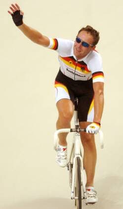 Guido Fulst (Deutschland) freut sich über seinen 3. Platz im Punkterennen Radsport OS Sommer Herren Olympische Sommerspiele Athen 2004, Olympia, Olympiade, Spiele, Rad, Bahn, Bahnrad, Bahnradsport Einzelbild Maroussi Freude,