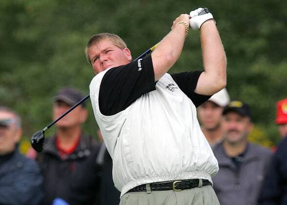 John Daly (USA) schaut seinem Abschlag hinterher Golf Herren BMW International Open 2004, PGA European Tour, Golfen Einzelbild Golfclub Eichenried Nord München