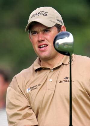 Lee Westwood (England) schaut seinem Abschlag hinterher Golf Herren BMW International Open 2004, PGA European Tour, Golfen Einzelbild Golfclub Eichenried Nord München