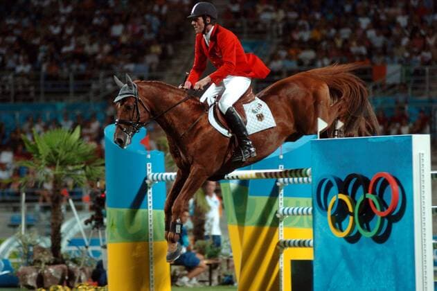 Ludger Beerbaum (Deutschland) auf Goldfever Pferdesport OS Sommer Herren Olympische Sommerspiele 2004, Olympia, Olympiade, Spiele, Athen, Reiten, Reitsport, Springreiten Einzelbild Markopoulo