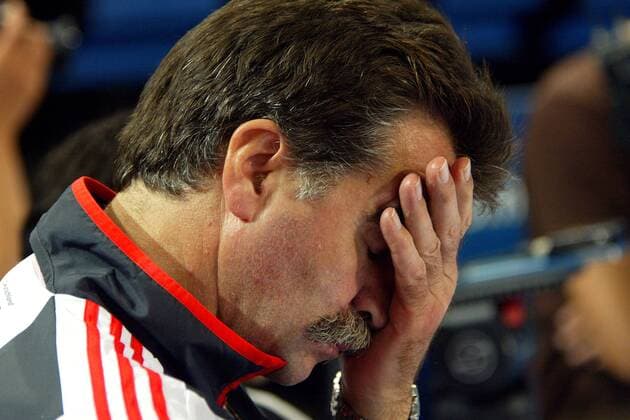 Bundestrainer Heiner Brand (Deutschland) enttäuscht Handball OS Sommer Herren Olympische Sommerspiele Athen 2004, Olympia, Olympiade, Spiele, Länderspiel, Finale, Endspiel Einzelbild Helliniko Enttäuschung,