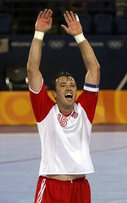 Slavko Goluza (Kroatien) feiert den Olympiasieg Handball OS Sommer Herren Olympische Sommerspiele Athen 2004, Olympia, Olympiade, Spiele, Länderspiel, Finale, Endspiel, Einzelbild Helliniko Glück, Begeisterung, Freude,
