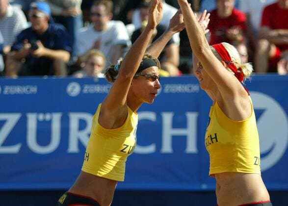Danja Müsch (li.) und Susanne Lahme (beide GFC Düren 09 Deutschland) jubeln Beachvolleyball LM Damen Deutsche Meisterschaft 2004, Landesmeisterschaft, DM, Beach, Vdig, Gruppe Timmendorfer Strand Timmendorf Freude,