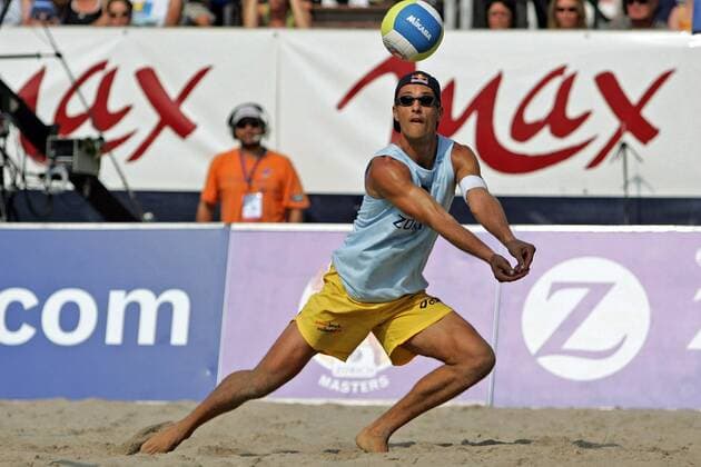 Andreas Scheuerpflug (VC Olympia Berlin Deutschland) - Ballannahme Beachvolleyball LM Herren Deutsche Meisterschaft 2004, Landesmeisterschaft, DM, Beach, Vdig, Einzelbild Timmendorfer Strand Timmendorf Dynamik,