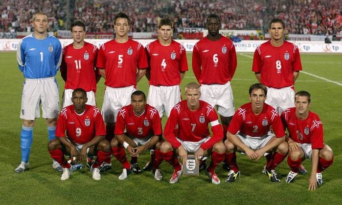 Mannschaftsbild England, hi.v. li.: Torwart Paul Robinson, Wayne Bridge, John Terry, Steven Gerrard, Ledley King, Frank Lampard, vorn: Jermain Defoe, Ashley Cole, David Beckham, Gary Neville und Michael Owen - NOT TO BE PUBLISHED IN POLAND Fußball Länderspiel Herren Weltmeisterschaftsqualifikation 2004, Qualifikation, Länderspiel, Nationalmannschaft, Nationalteam Totale Chorzow