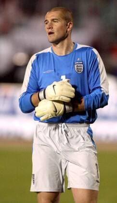 Torwart Paul Robinson (England) skeptisch - NOT TO BE PUBLISHED IN POLAND Fußball Länderspiel Herren Weltmeisterschaftsqualifikation 2004, Qualifikation, Länderspiel, Nationalmannschaft, Nationalteam Einzelbild Chorzow Skepsis,