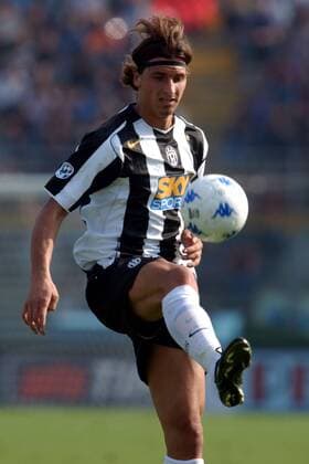 Zlatan Ibrahimovic (Juventus) - Ballannahme Fußball Herren Serie A 2004 2005, 1. Italienische Liga, Juventus Turin, Juve Einzelbild Brescia