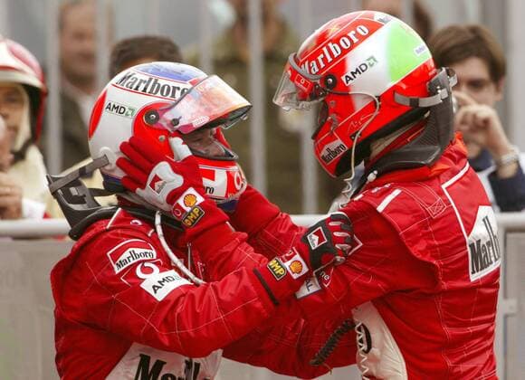 Rubens Barrichello (Brasilien, li.) und Michael Schumacher (Deutschland beide Ferrari) feiern ihren Doppelsieg in Monza Motorsport Grand Prix Herren Großer Preis von Italien 2004, Formel 1 Weltmeisterschaft, F1, F, GP, WM, Vdig Gruppe Monza Freude,