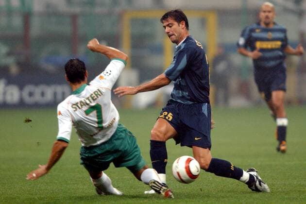 Dejan Stankovic (Inter, re.) gegen Paul Stalteri (Bremen) Fußball EC 1 Herren Champions League 2004 2005, Internazionale FC Mailand - SV Werder Bremen 2:0 Gruppe Mailand Dynamik,