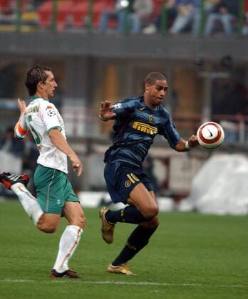 Adriano (Inter, re.) gegen Frank Baumann (Bremen) Fußball EC 1 Herren Champions League 2004 2005, Internazionale FC Mailand - SV Werder Bremen 2:0 Gruppe Mailand Dynamik,