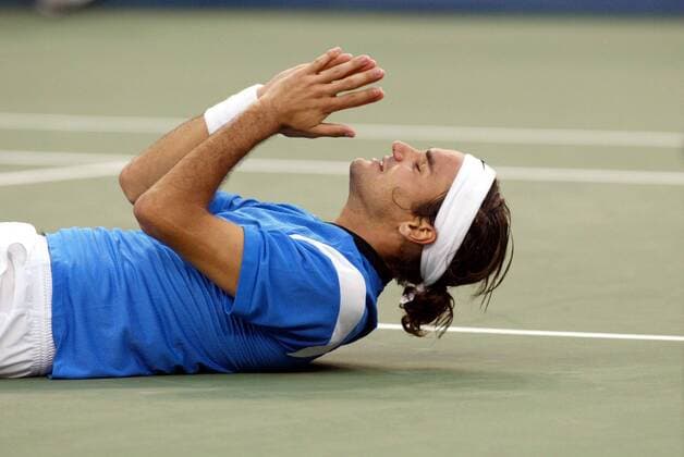 US Open Sieger Roger Federer (Schweiz) betet dafür, dass dieser Traum nie zu Ende geht und weiterhin Tennis demonstrieren kann Tennis Herren US Open 2004, Grand Slam, ATP-Tour, Hartplatz, Hardcourt, Hartplatztennis, Hartplatzturnier Einzelbild Flushing Meadows, Meadow New York Freude,