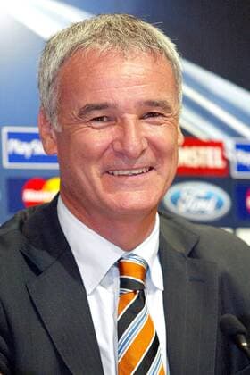 Trainer Claudio Ranieri (Valencia) gut gelaunt während der Pressekonferenz - PUBLISHING RIGHTS FOR GERMAN MEDIA ONLY Fußball EC 1 Herren Champions League 2004 2005, FC Valencia, PK, Pressetermin, Vdig Porträt Valencia