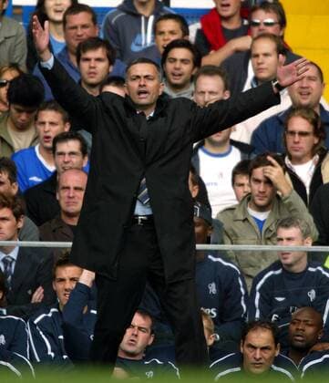 Trainer Jose Mourinho (Chelsea) unzufrieden Fußball Herren English Premier League 2004 2005, 1. Englische Liga, Chelsea FC London, Vdig Einzelbild London