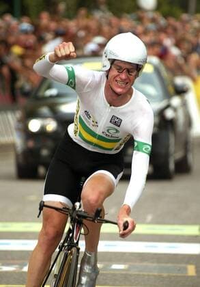 Weltmeister Michael Rogers (Australien) jubelt Radsport WM Herren Weltmeisterschaft 2004, Straßenradsport, Straße, Rad, Zeitfahren, Einzelzeitfahren Einzelbild Bardolino Verona Freude,