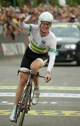 Weltmeister Michael Rogers (Australien) jubelt Radsport WM Herren Weltmeisterschaft 2004, Straßenradsport, Straße, Rad, Zeitfahren, Einzelzeitfahren Einzelbild Bardolino Verona Freude,