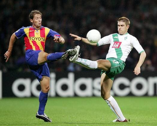Curro Torres (li., Valencia) gegen Ivan Klasnic (Bremen) Fußball EC 1 Herren Champions League 2004 2005, SV Werder Bremen - FC Valencia 2:1 Gruppe Bremen Dynamik,