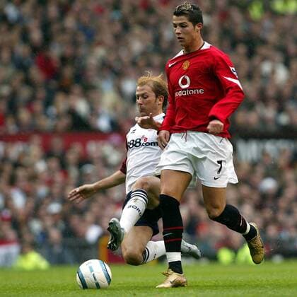 Cristiano Ronaldo (re., Manchester United) gegen Gaizka Mendieta (Middlesbrough) Fußball Herren English Premier League 2004 2005, 1. Englische Liga, Manchester United FC - FC Middlesbrough 1:1 Gruppe Manchester Dynamik,