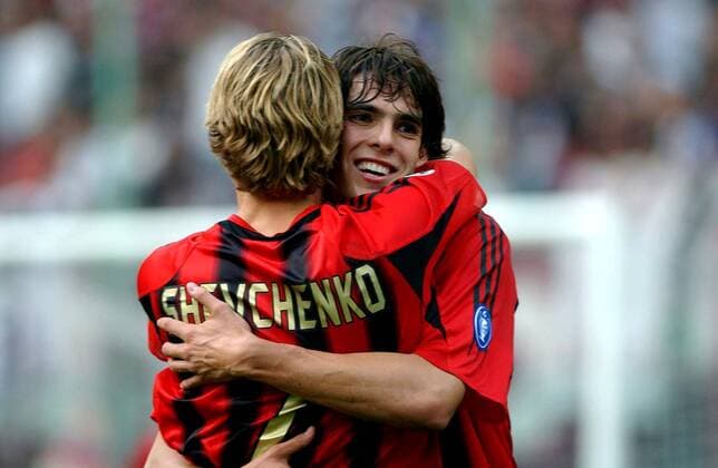 Kaka (re.) und Andriy Shevchenko (beide Milan) - Torjubel Fußball Herren Serie A 2004 2005, 1. Italienische Liga, AC Mailand, Vdig, Jubel, jubeln Gruppe Jubel, jubeln, Umarmung, umarmen Mailand Freude,
