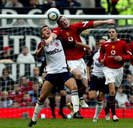 Wayne Rooney (re., Manchester United) gegen James Morrison (Middlesbrough) Fußball Herren English Premier League 2004 2005, 1. Englische Liga, Manchester United FC - FC Middlesbrough 1:1, Gruppe Manchester Dynamik, Kampf
