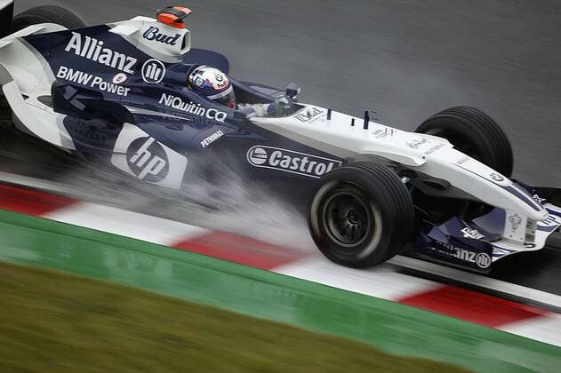 Juan Pablo Montoya (Kolumbien BMW-Williams) mit seinem Boliden auf regennasser Fahrbahn Motorsport Grand Prix Herren Großer Preis von Japan 2004, Formel 1 Weltmeisterschaft, F1, F, GP, WM Einzelbild International Racing Course Suzuka