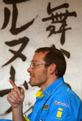 Jacques Villeneuve (Kanada Renault) vor japanischen Schriftzeichen Motorsport Grand Prix Herren Großer Preis von Japan 2004, Formel 1 Weltmeisterschaft, F1, F, GP, WM Einzelbild Suzuka