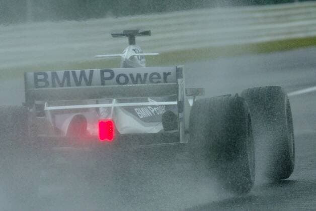 Ralf Schumacher (Deutschland BMW-Williams) mit seinem Boliden auf regennasser Fahrbahn Motorsport Grand Prix Herren Großer Preis von Japan 2004, Formel 1 Weltmeisterschaft, F1, F, GP, WM Einzelbild International Racing Course Suzuka
