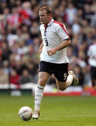 Wayne Rooney (England) am Ball Fußball Länderspiel Herren Qualifikation 2004, Länderspiel, Einzelbild Manchester Dynamik,