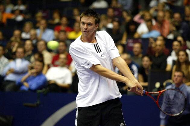 Robin Söderling (Schweden) - beidhändige Rückhand Tennis Herren Tournoi de Lyon 2004, ATP-Tour, Indoor, Hallentennis, Einzelbild Pan7367 Lyon  