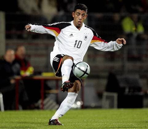 Ashkan Dejagah (Deutschland U21) am Ball Fußball Länderspiel Herren U 21 Qualifikation 2004, Länderspiel, Nationalmannschaft, Nationalteam, Nationaltrikot, Einzelbild Düsseldorf