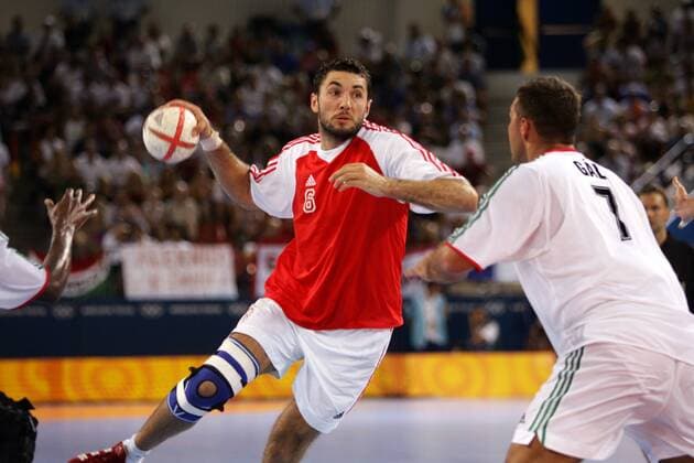 Blazenko Lackovic (Kroatien) am Ball Handball OS Sommer Herren Olympische Sommerspiele Athen 2004, Olympia, Olympiade, Spiele, Länderspiel, Halbfinale Einzelbild Helliniko Dynamik,